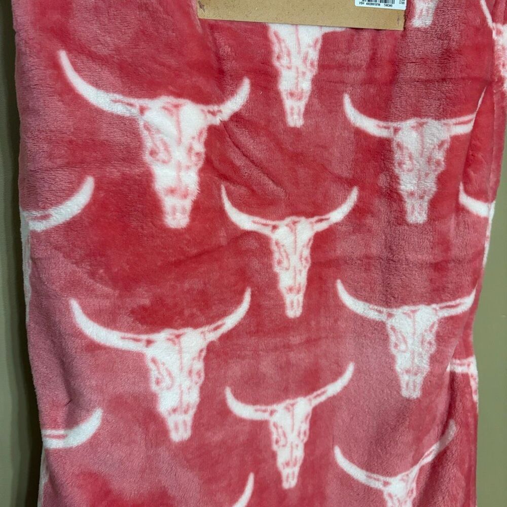 Wrangler Cowgirl Plush Pink Throw Blanket 60" x 70" Bull Skull NWT Blanket - Picture 3 of 4